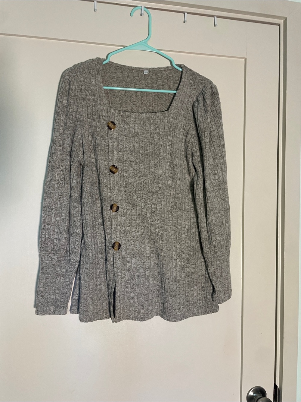 Women’s Gray Ribbed Button-Front Crewneck Sweater
